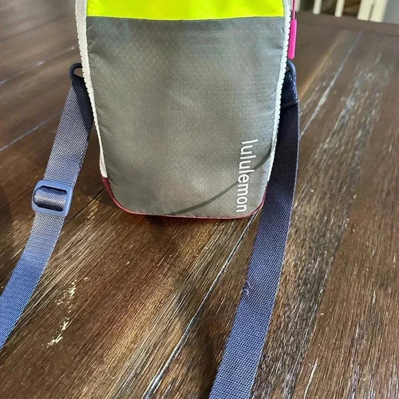 Lululemon easy access cross body bag - Picture 12 of 12